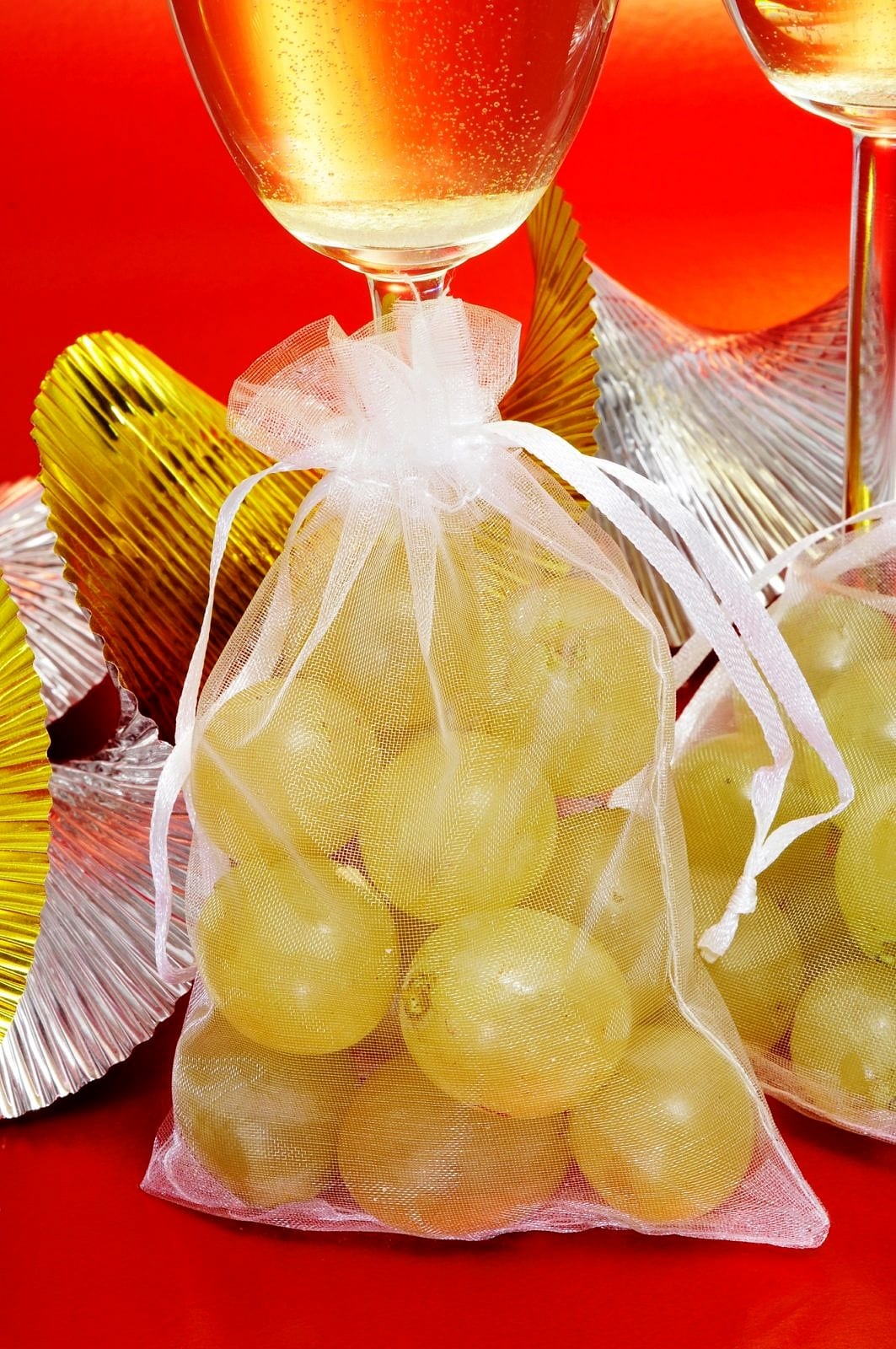 Spanish champagne and the lucky 12 grapes ~ 3 Fun New Year's Eve Traditions from Europe