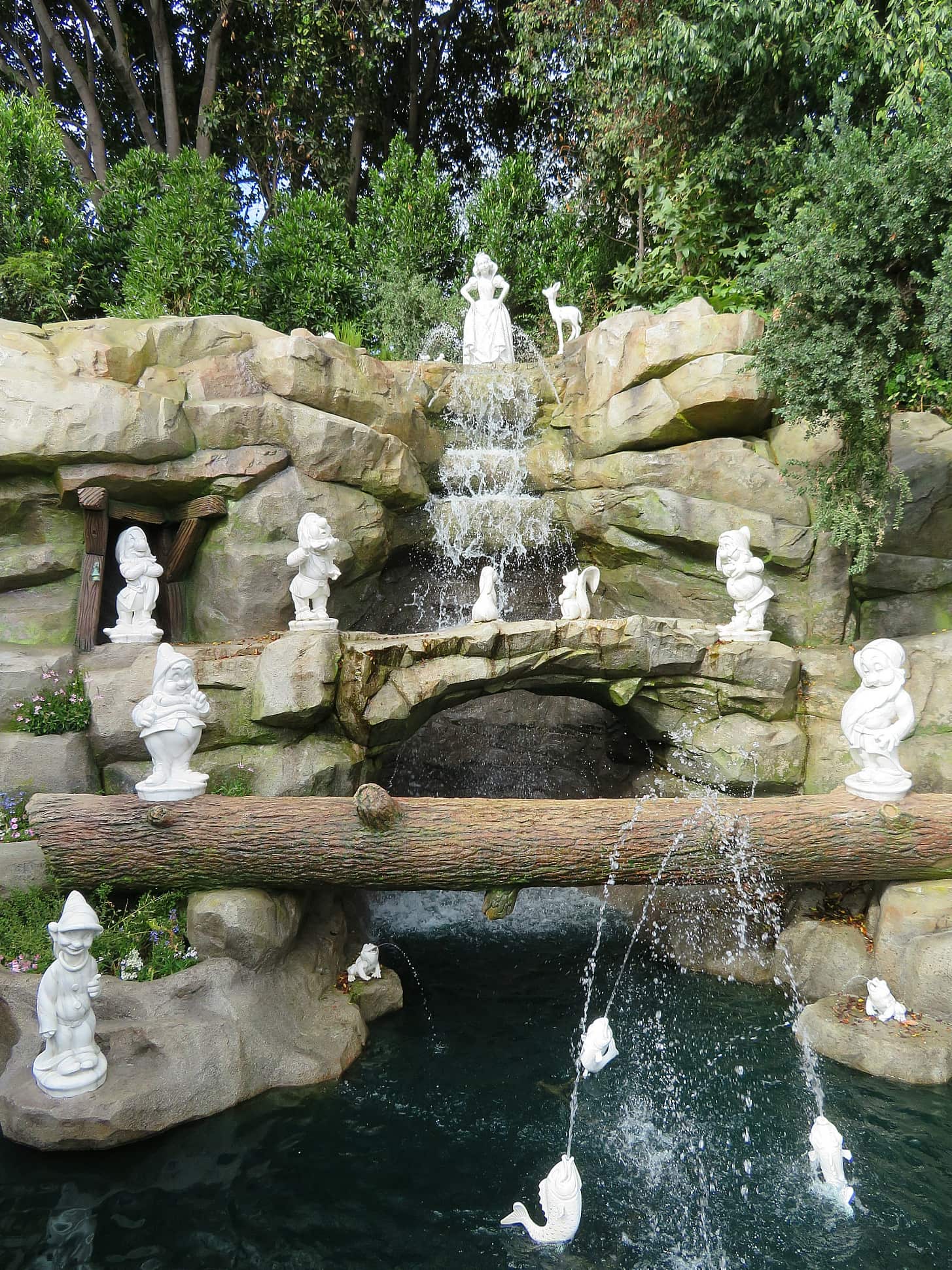Learn about forced perspective at Snow White's Grotto ~ Educational Things to Do at Disneyland with Kids