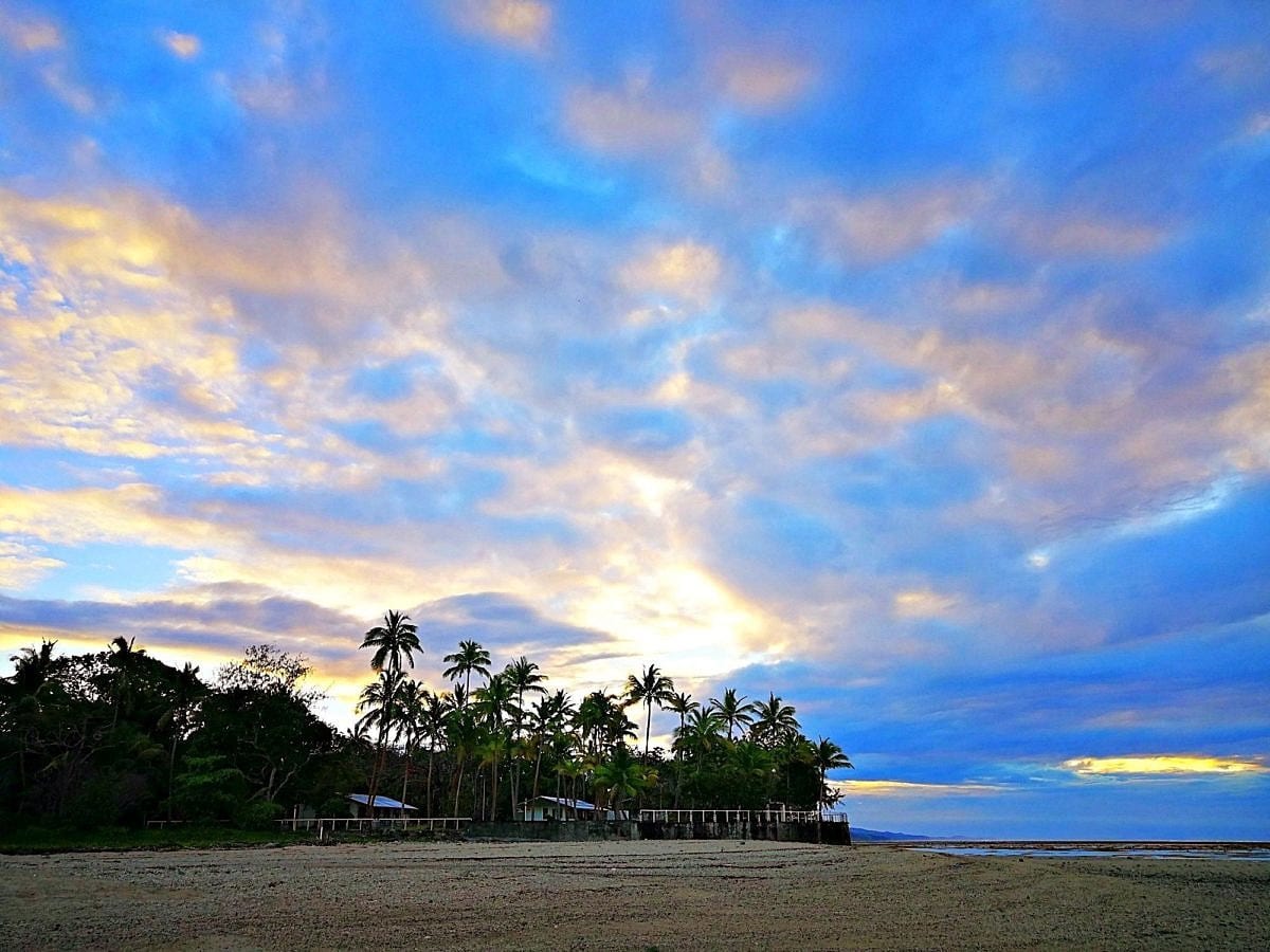 Bula sunrise on Fiji with Kids and Teens