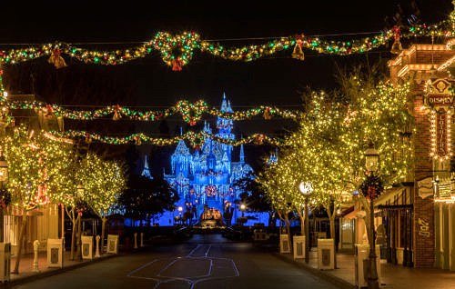 Disneyland Holiday Season Guide for Families | Travel Mamas