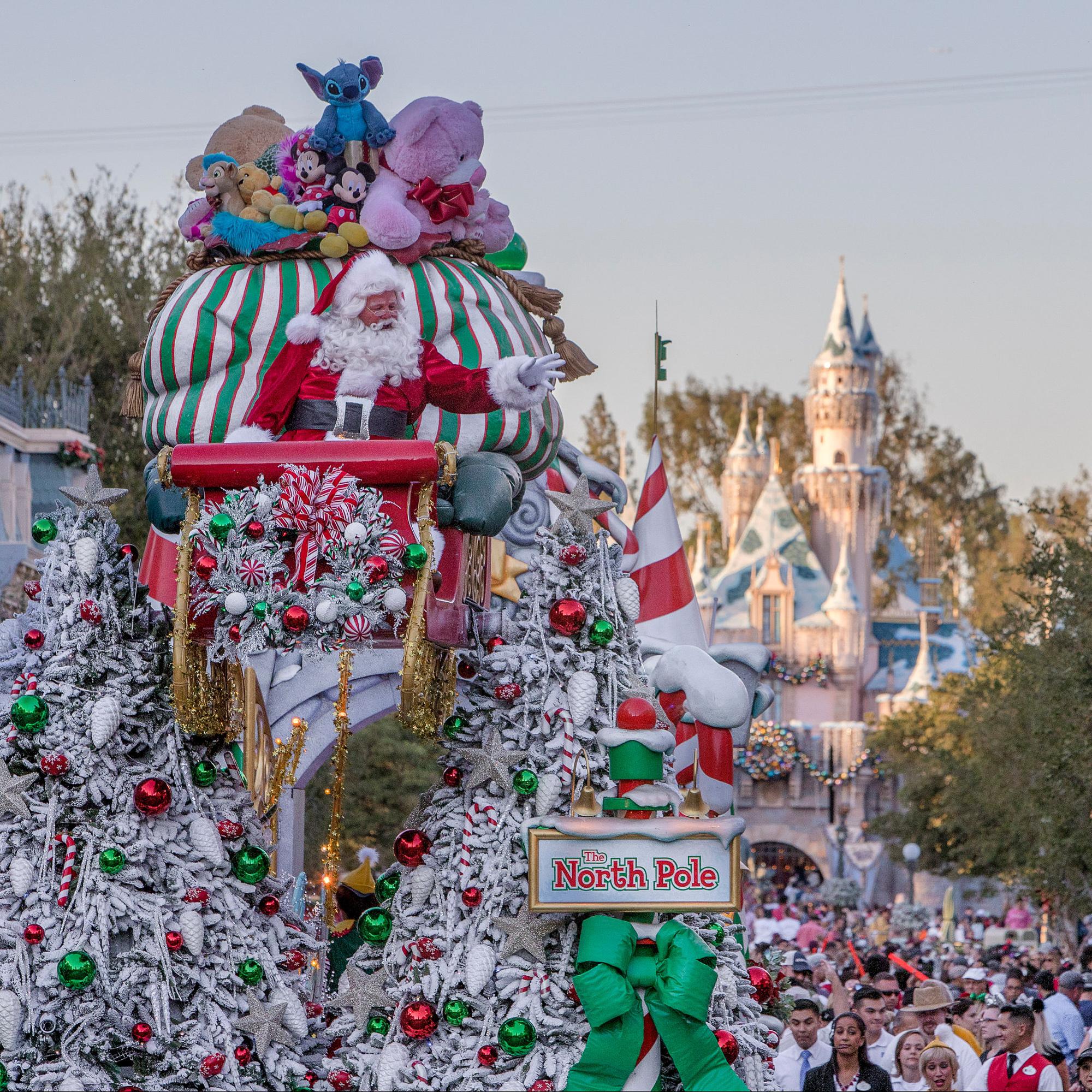Christmas Time At Disneyland 2024 Vivi Alvinia