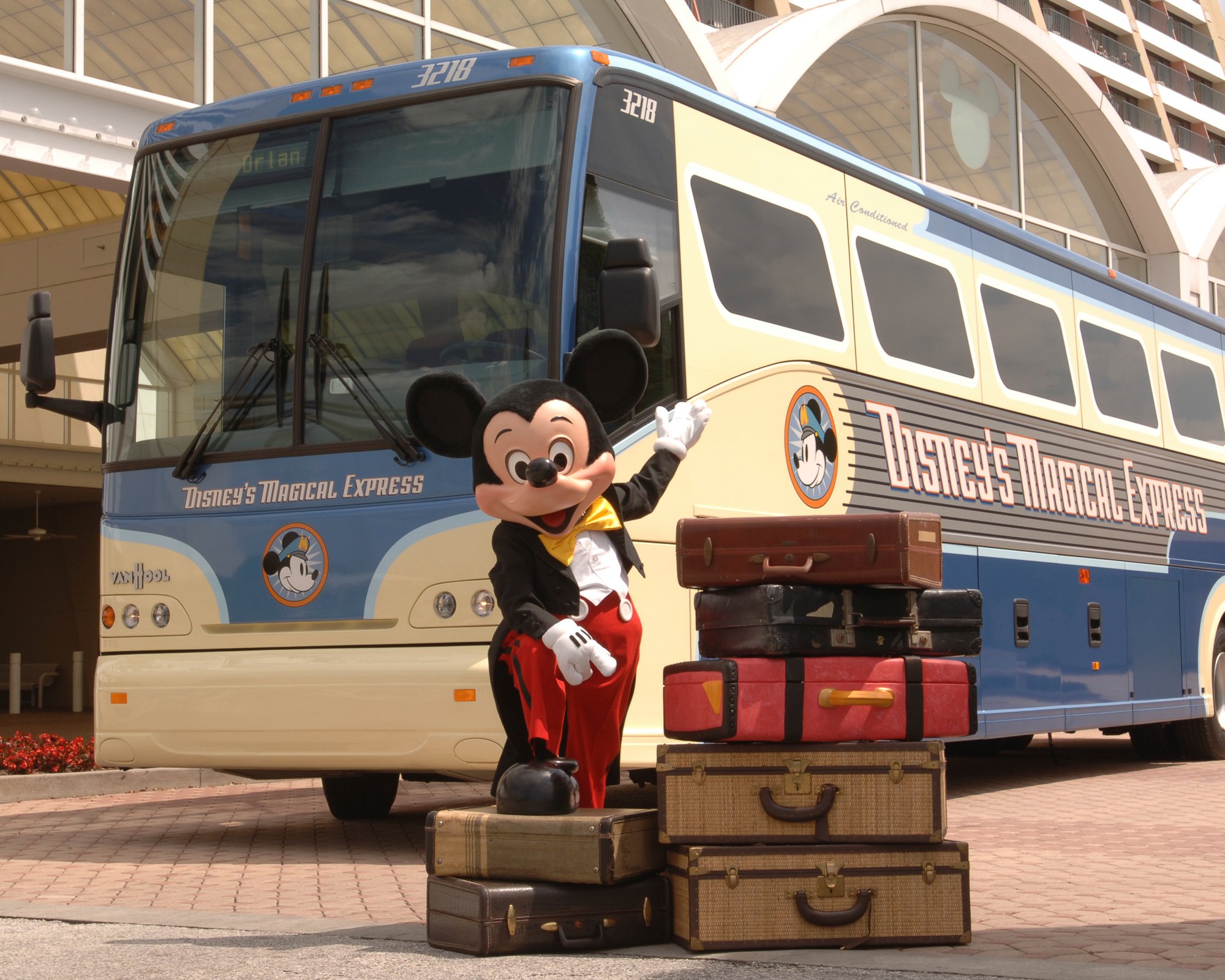 Disney's Magical Express bus