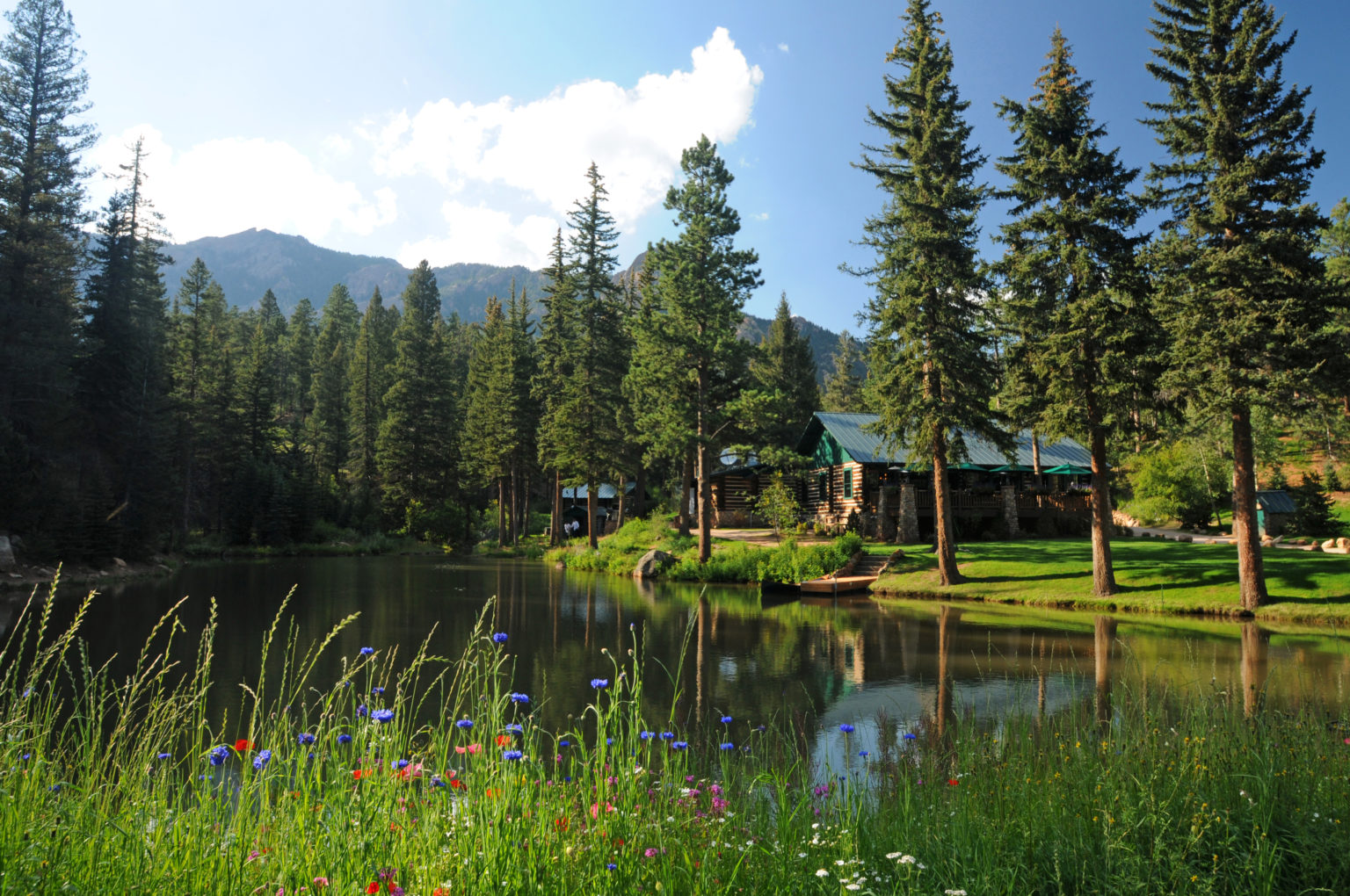 Glamping At Broadmoor Ranch Emerald Valley Tips   BWE EVR MainLodgeHorizontal Sunrise New 2018 1536x1020 