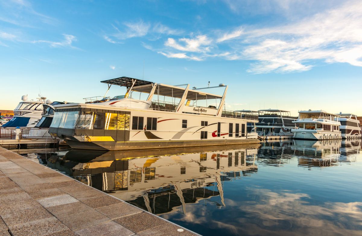 Houseboats for rent on Lake Powell