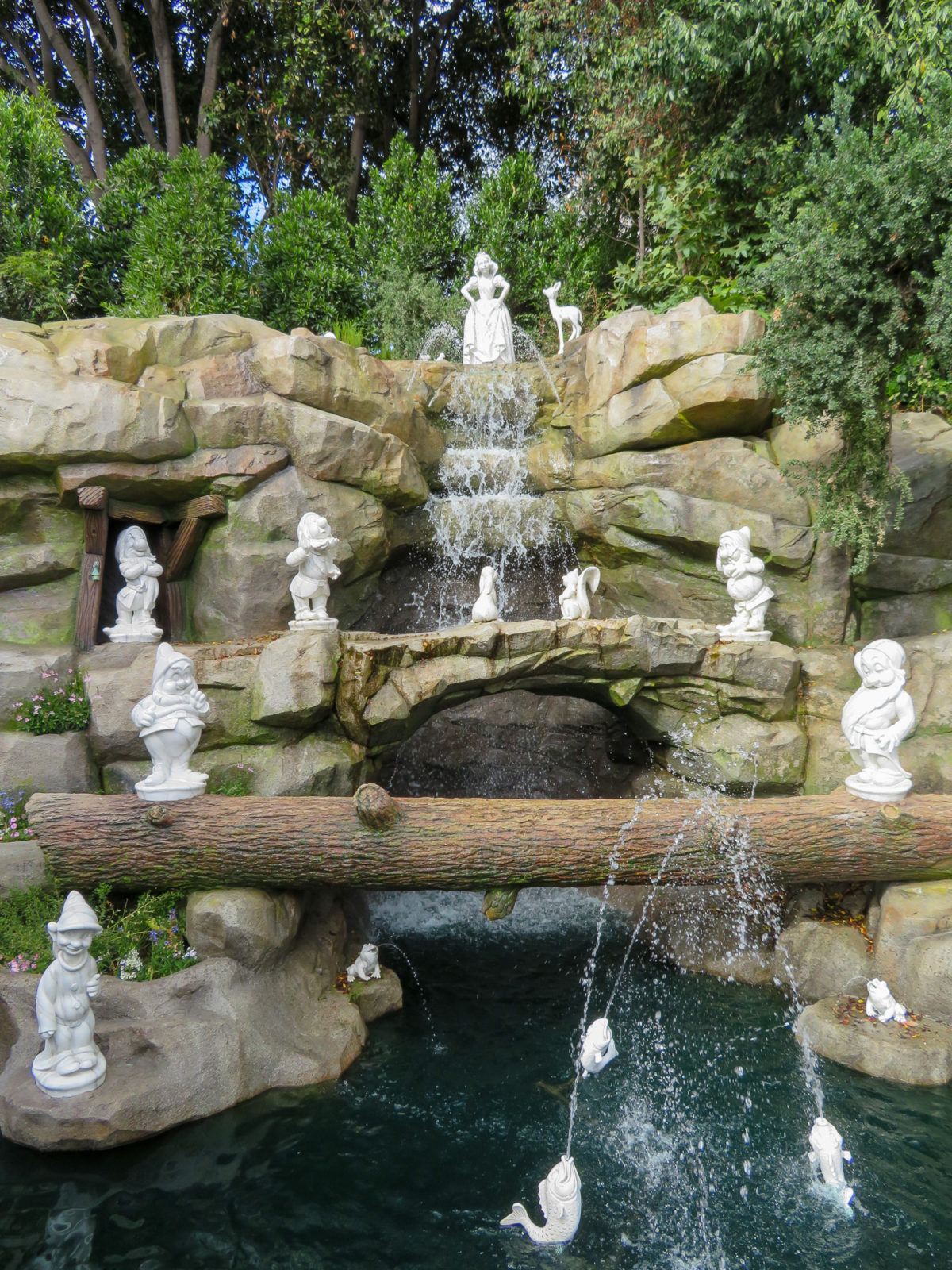 Snow White Grotto, a romantic place for couples at Disneyland