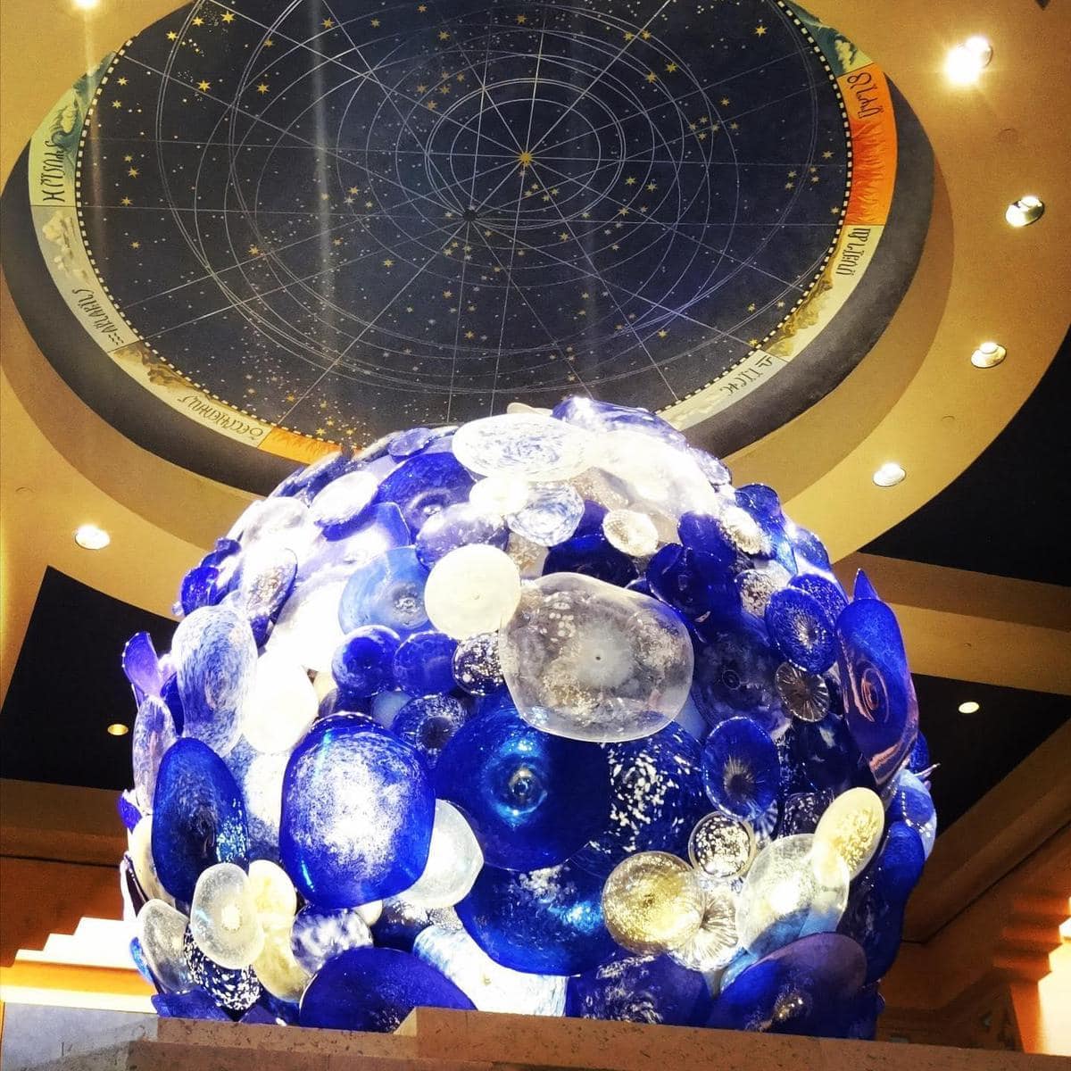 Dale Chihuly glass sculpture at Atlantis Casino