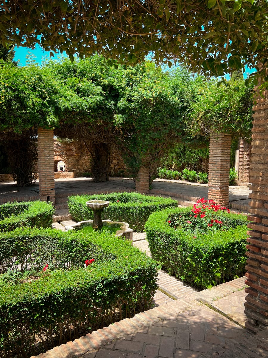 Garden inside the Alcazaba 