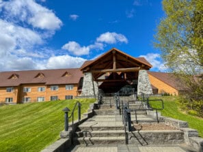 Talkeetna Alaskan Lodge entrance