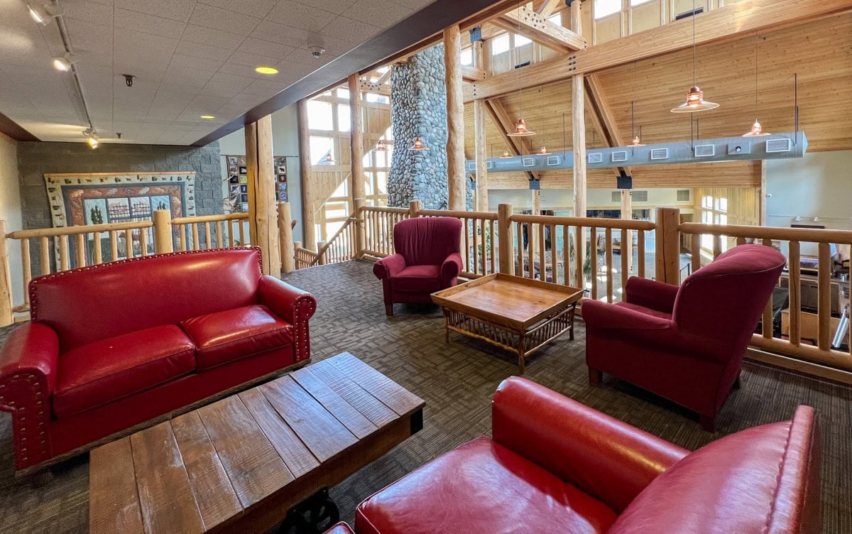 Relaxation area on second floor of the Talkeetna Lodge lobby 